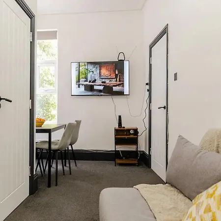 Apartment Stylish 2 Bedroom Ensuite Flat In Birmingham